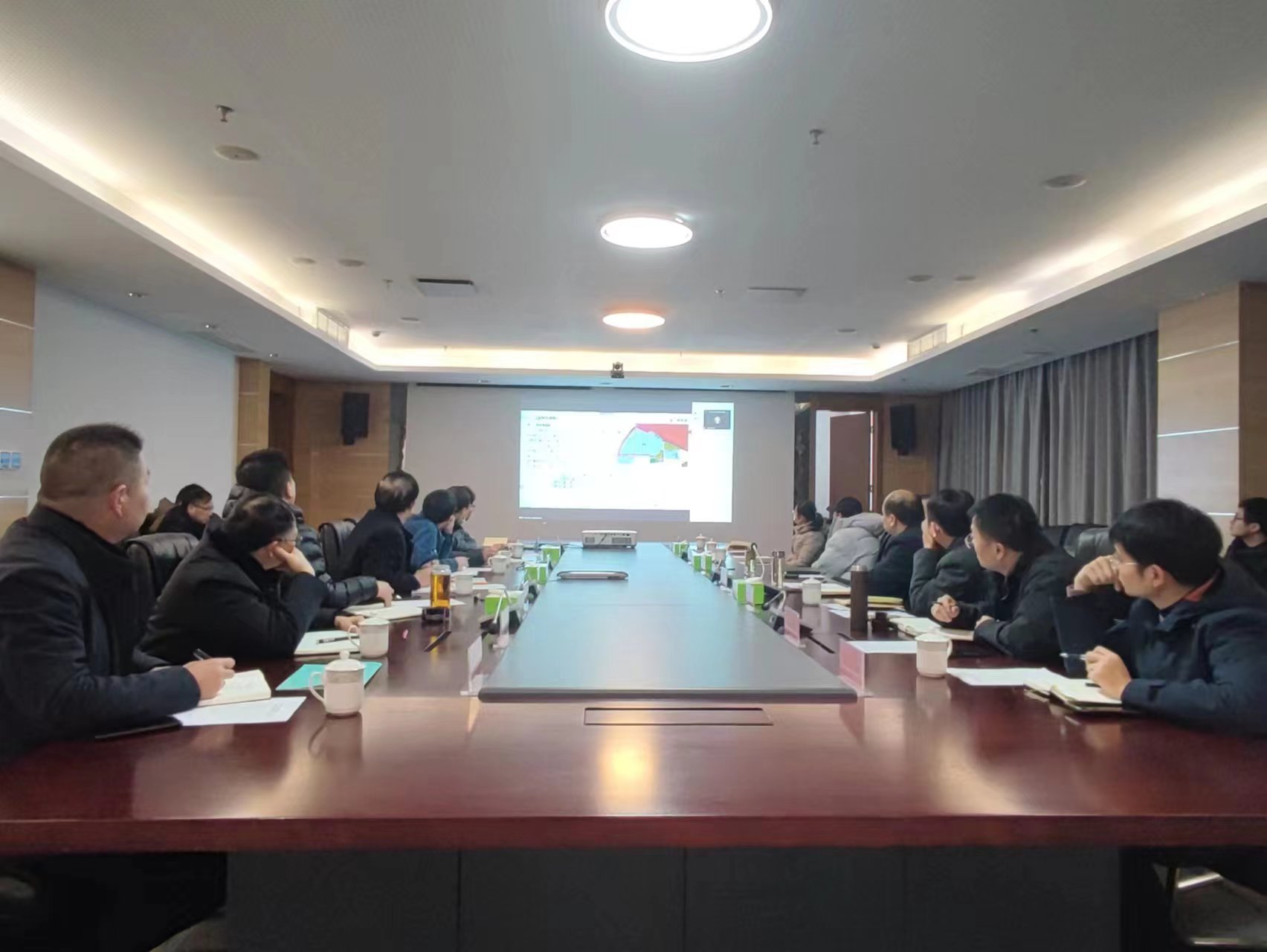 集團(tuán)召開黃海新區(qū)濱海片區(qū)供熱管道、公共2.jpg
