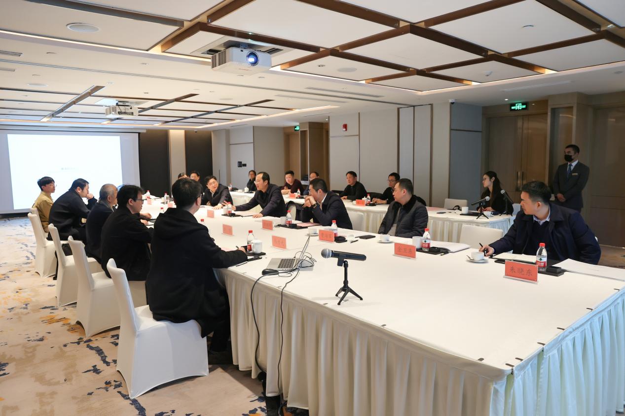 楊亞成參加黃??苿?chuàng)中心概念方案匯報會.jpg